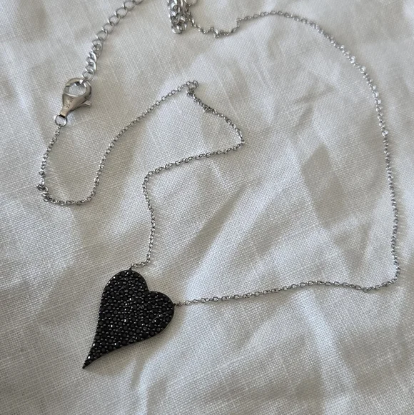 Elegant 925 Sterling Black Heart Pendant Necklace - Picture 13 of 14